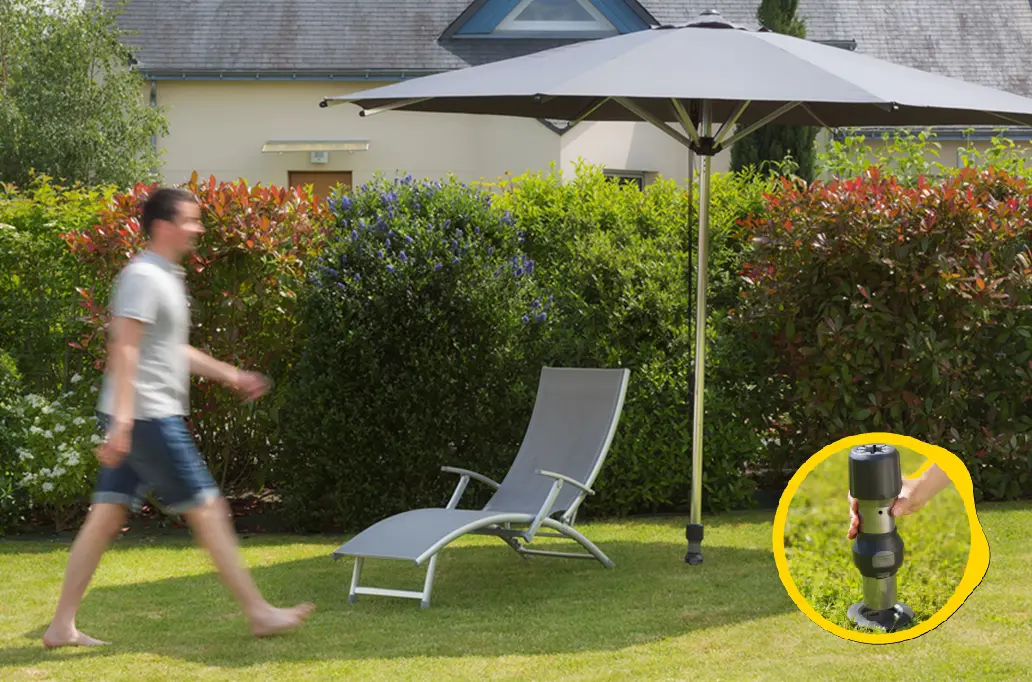 Centre pole parasol base clipped into a Gard&Rock ground anchor