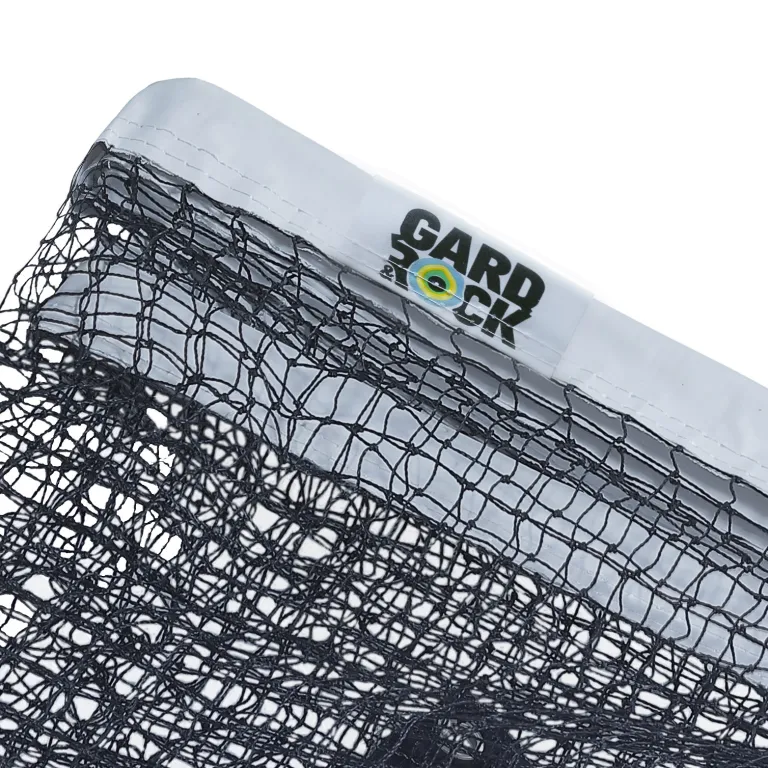 Removable Gard&Rock net for outdoor games, lightweight accessory to stretch between two poles.