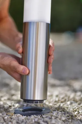 Borne solaire à clipser au sol