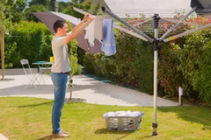 Removable clothes dryer to clip on lawn or terrace