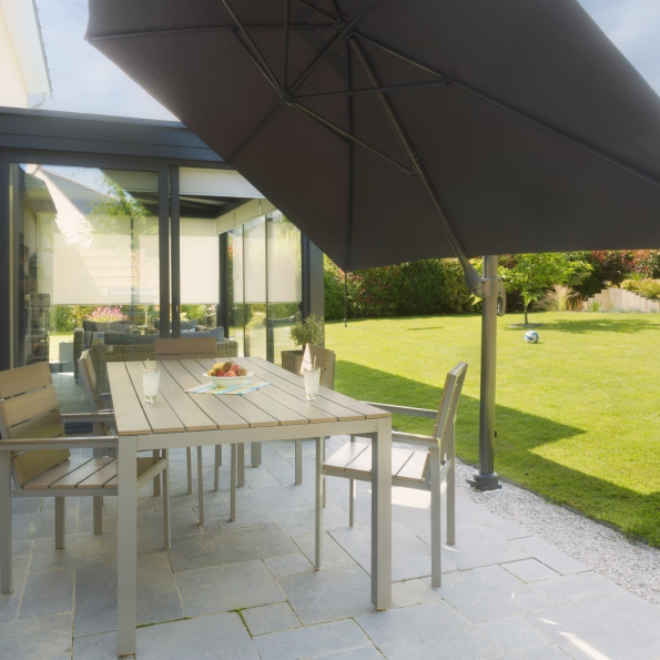 Fixation parasol déporté terrasse sans encombrement Gard&Rock