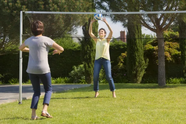 Poteau et filet volley-ball jardin