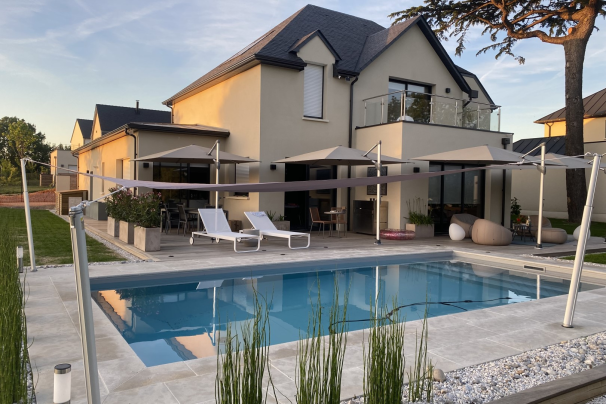 Voile d'ombrage abord piscine