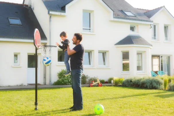 Fixation panier de basket enfant sur pelouse