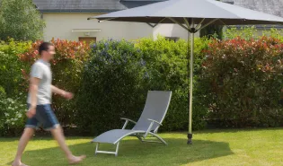 How to fix a patio umbrella in your garden without a heavy base