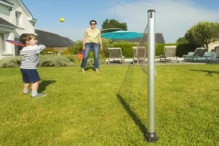 Height-adjustable poles for racquet games and net sports, suitable for outdoor tennis, volleyball and badminton.